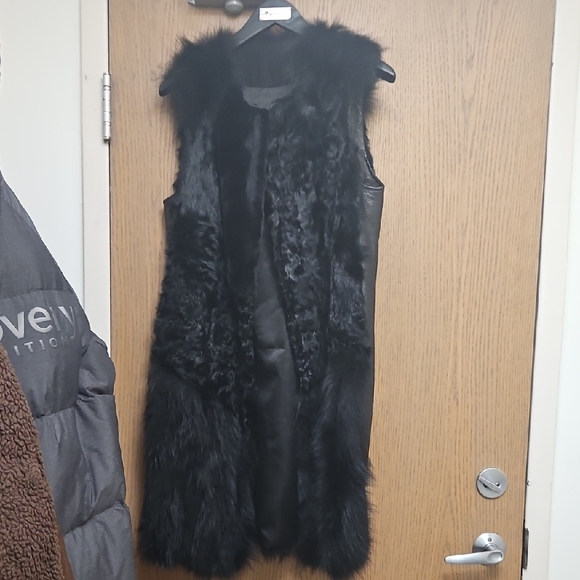 Elegant Black Real Fur Vest - Picture 3 of 9